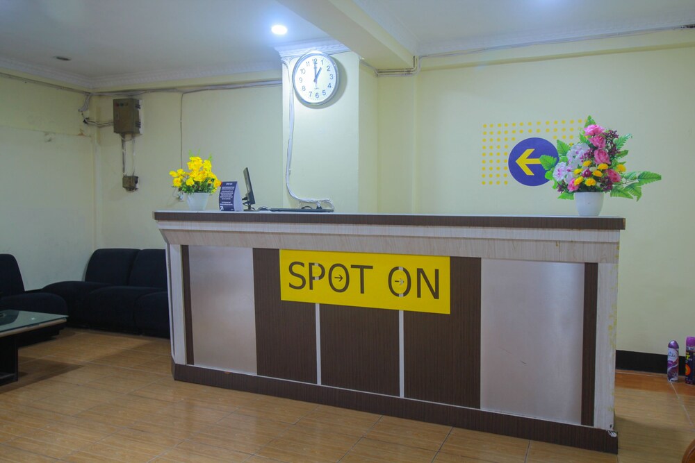 Andys Nur Penginapan by OYO Rooms
