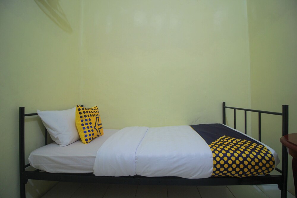 Andys Nur Penginapan by OYO Rooms