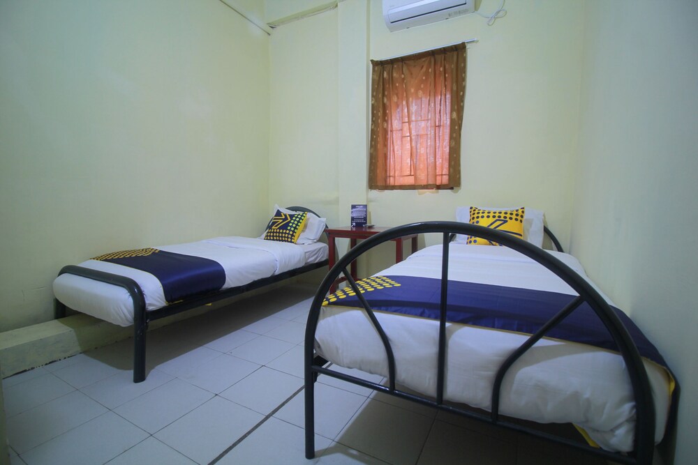 Andys Nur Penginapan by OYO Rooms