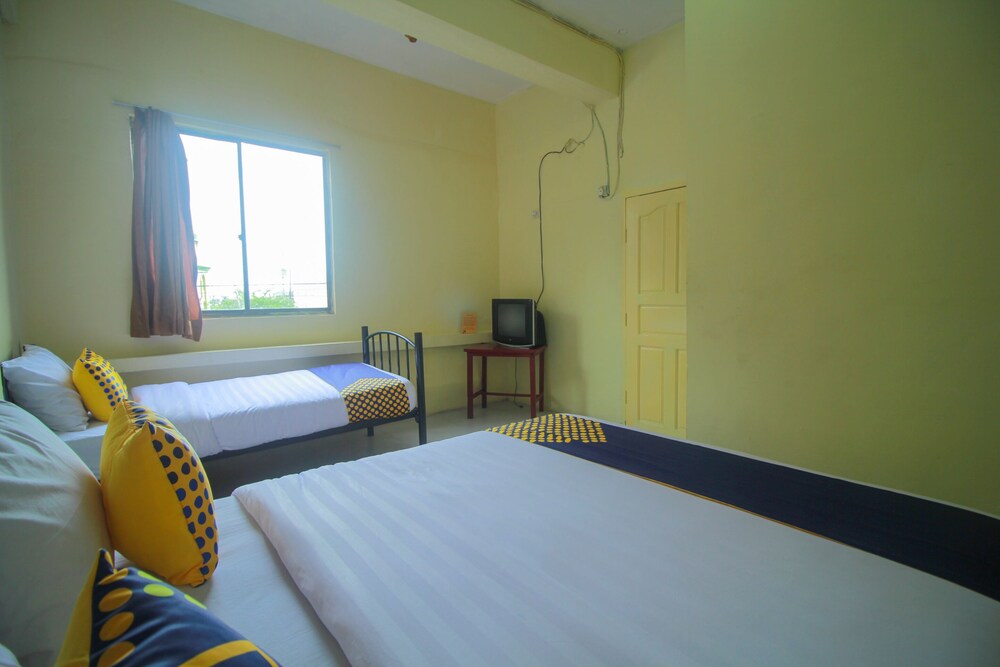 Andys Nur Penginapan by OYO Rooms