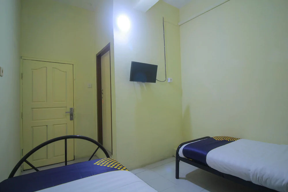 Andys Nur Penginapan by OYO Rooms