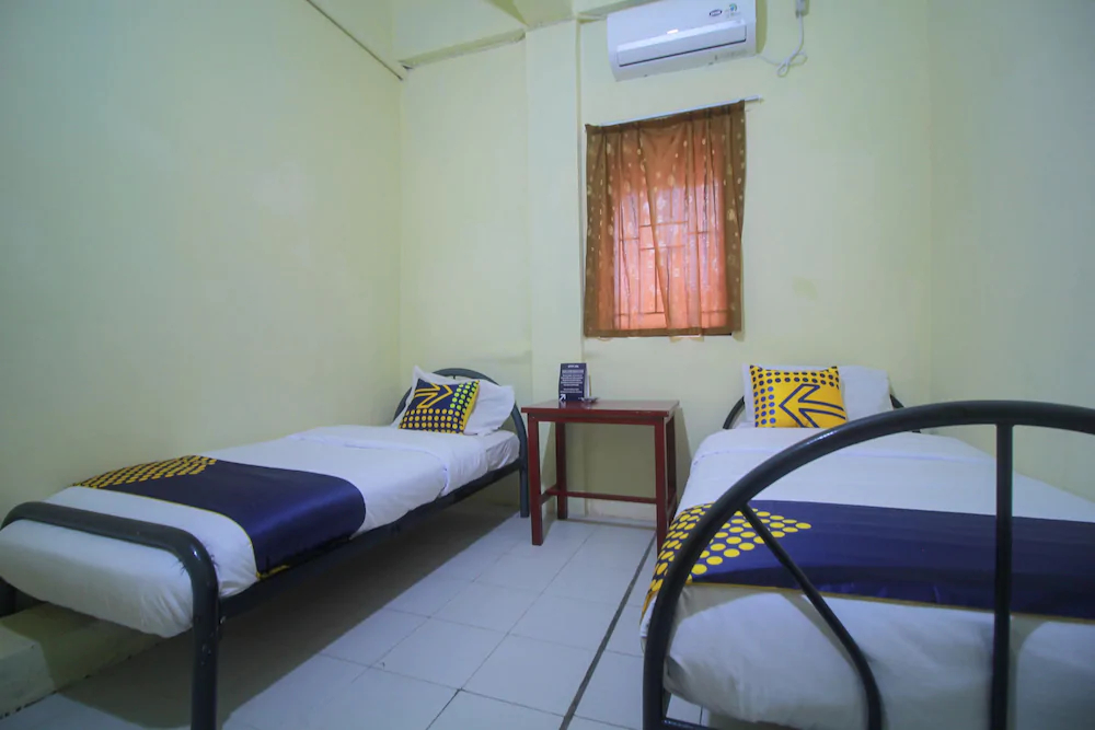Andys Nur Penginapan by OYO Rooms