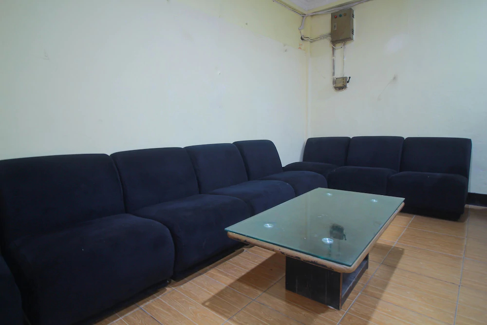 Andys Nur Penginapan by OYO Rooms
