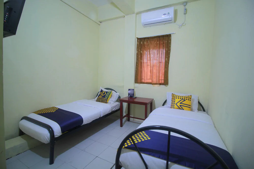 Andys Nur Penginapan by OYO Rooms