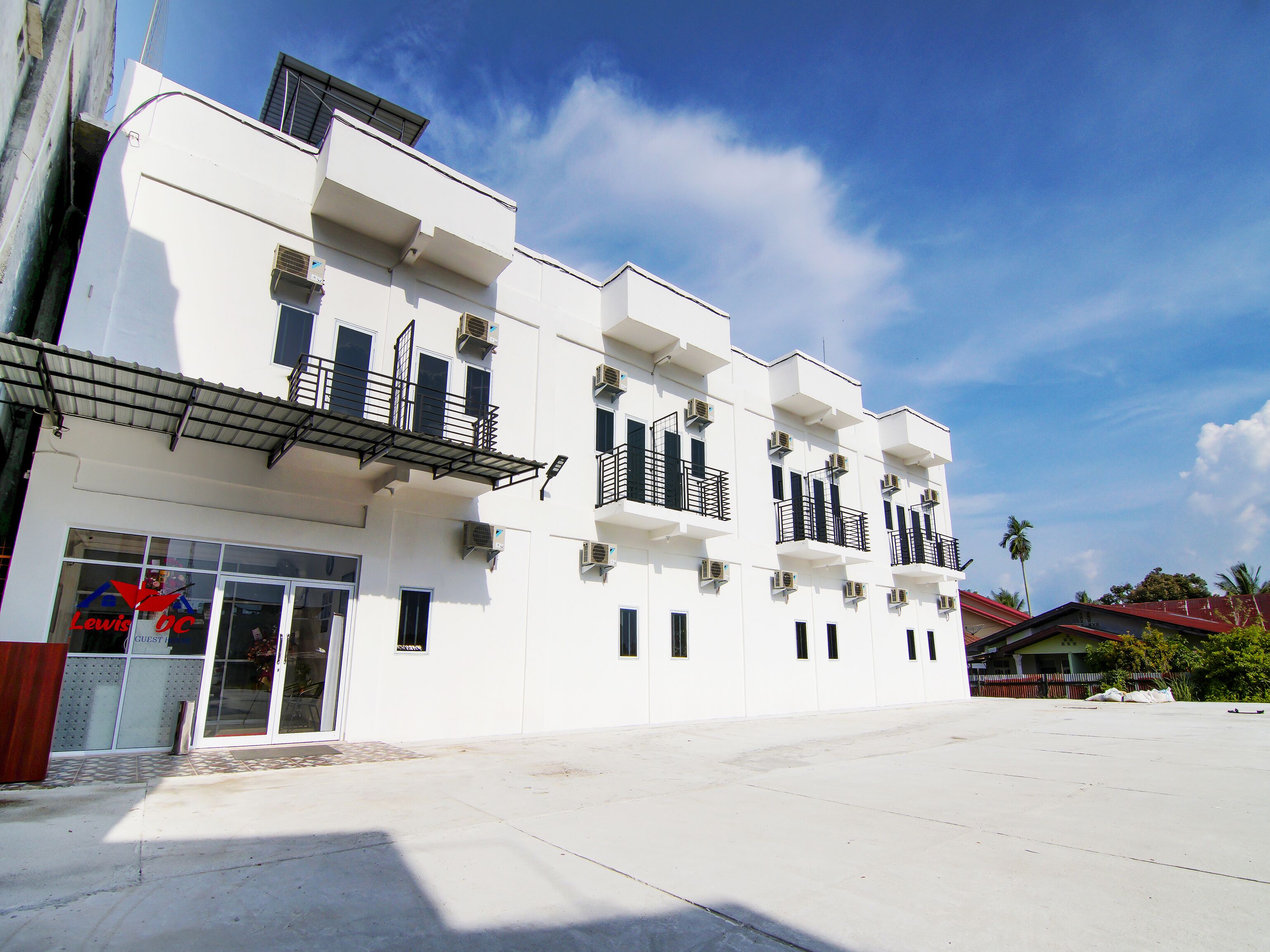 Lewis Dc Guesthouse By Oyo Rooms