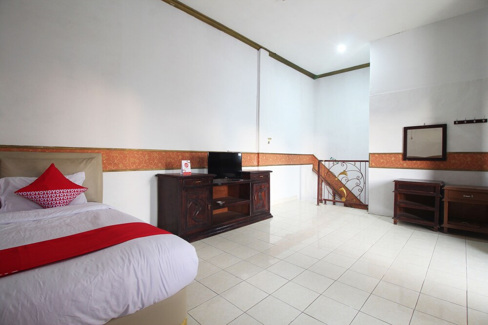 Hotel Lee by OYO Rooms