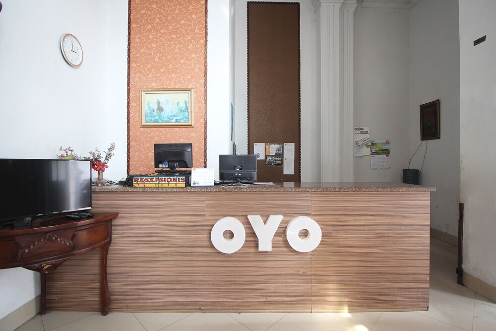 Hotel Lee by OYO Rooms