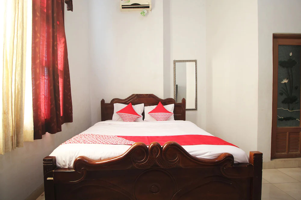 Hotel Lee by OYO Rooms