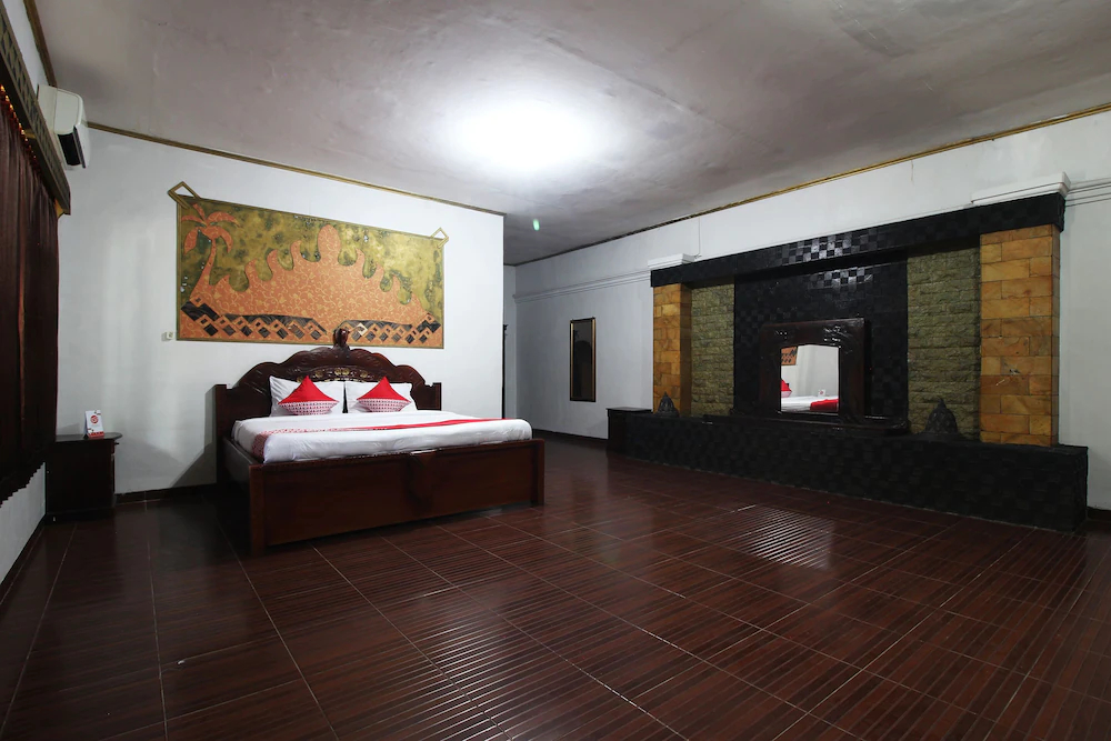 Hotel Lee by OYO Rooms