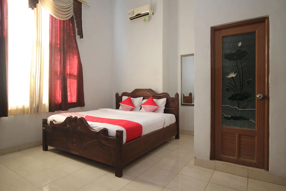 Hotel Lee by OYO Rooms