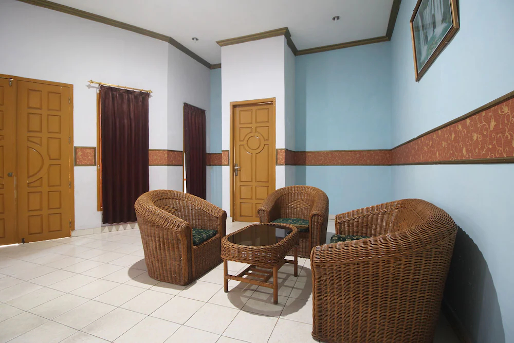 Hotel Lee by OYO Rooms