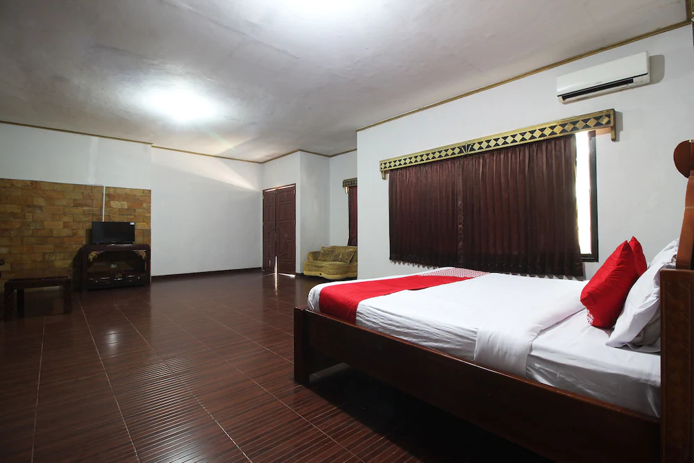 Hotel Lee by OYO Rooms