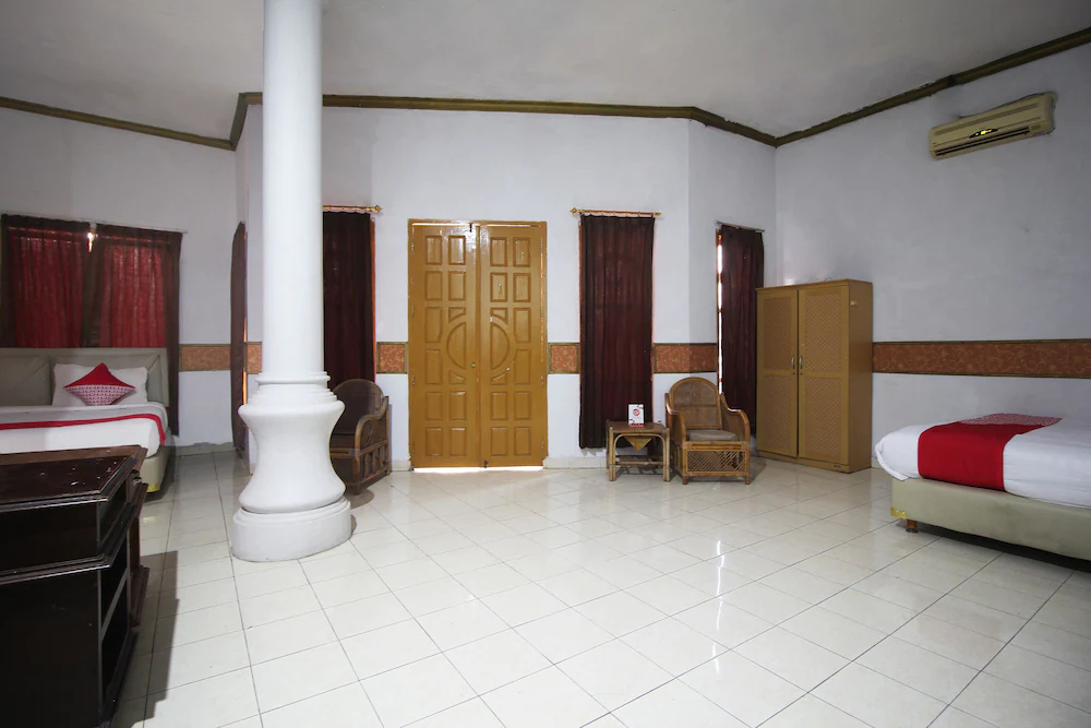 Hotel Lee by OYO Rooms