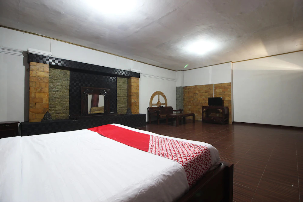 Hotel Lee by OYO Rooms