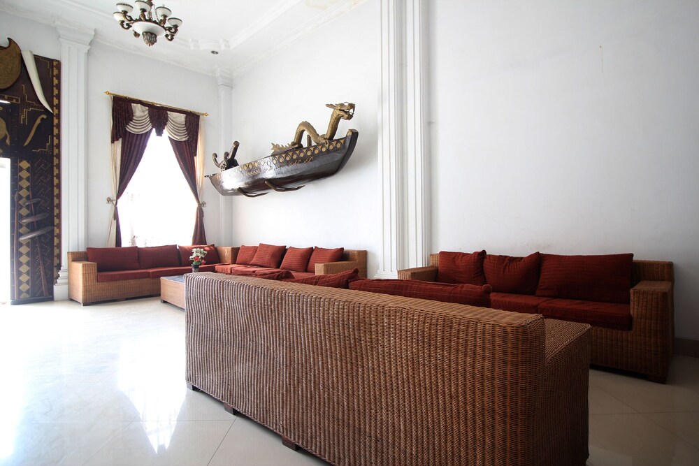 Hotel Lee by OYO Rooms
