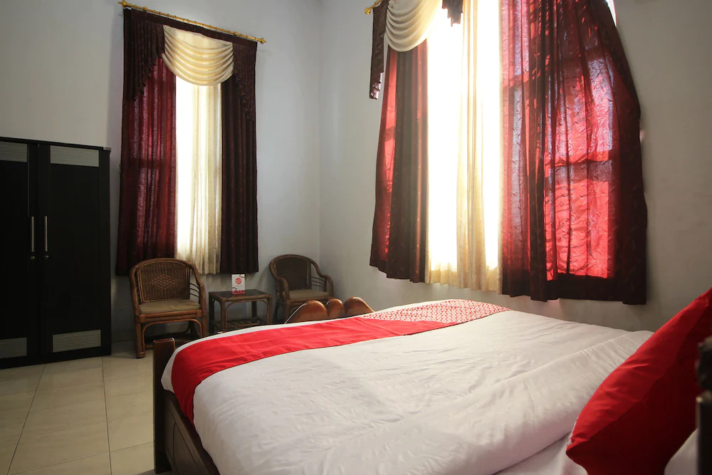 Hotel Lee by OYO Rooms