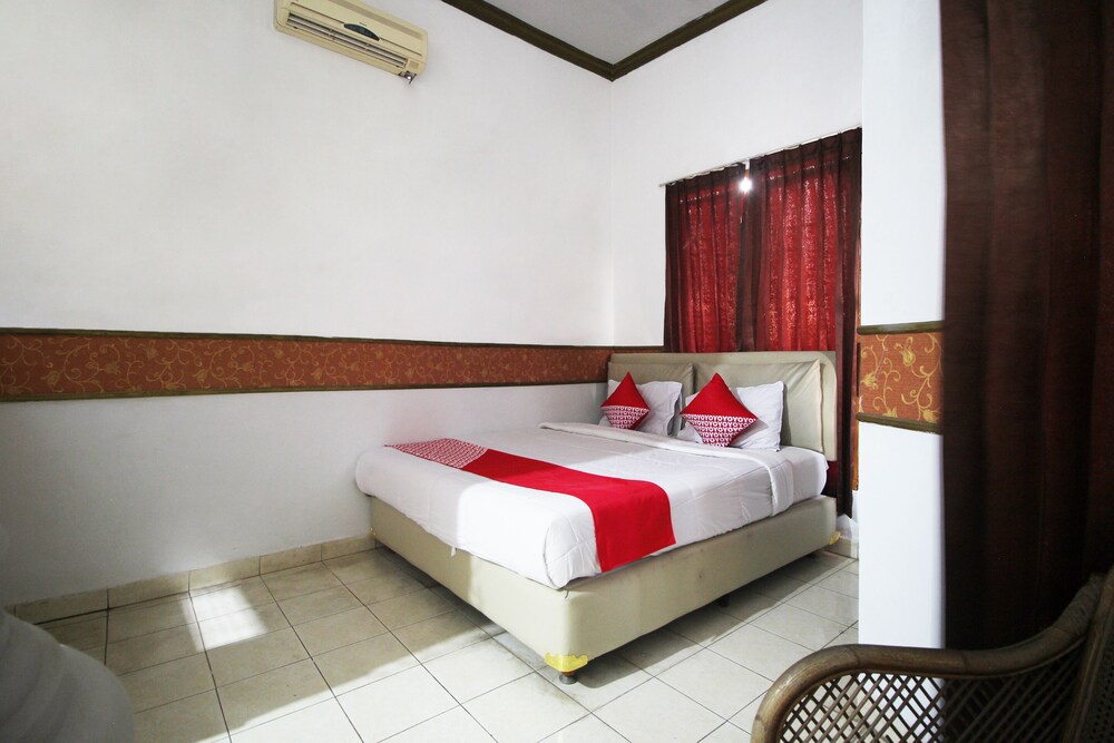 Hotel Lee by OYO Rooms