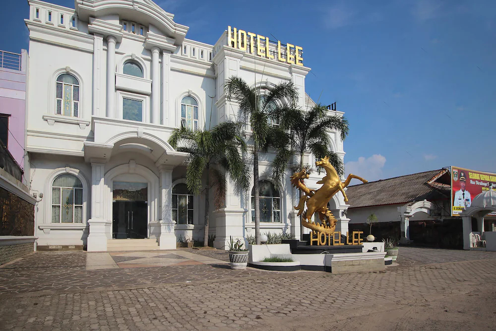 Hotel Lee by OYO Rooms