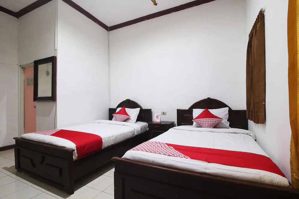 Hotel Lee by OYO Rooms