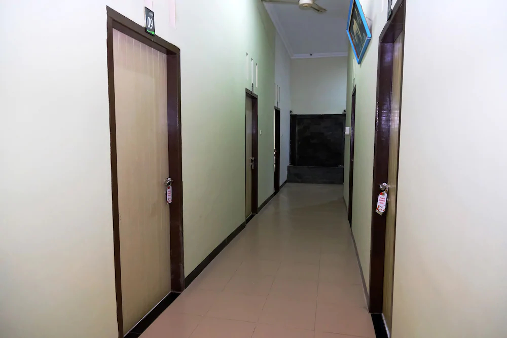 Abz Guest House by OYO Rooms