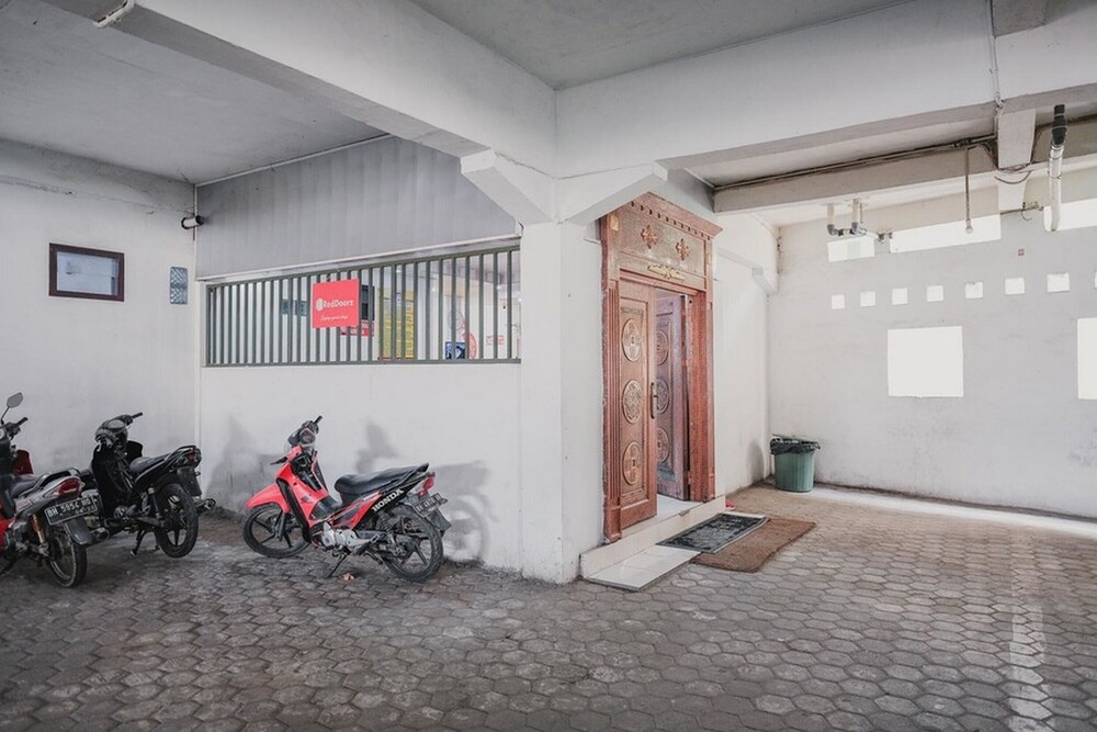 Alpine Guesthouse by Reddoorz