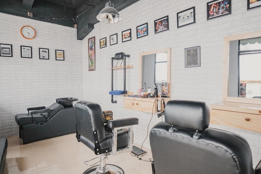 Alpine Guesthouse by Reddoorz