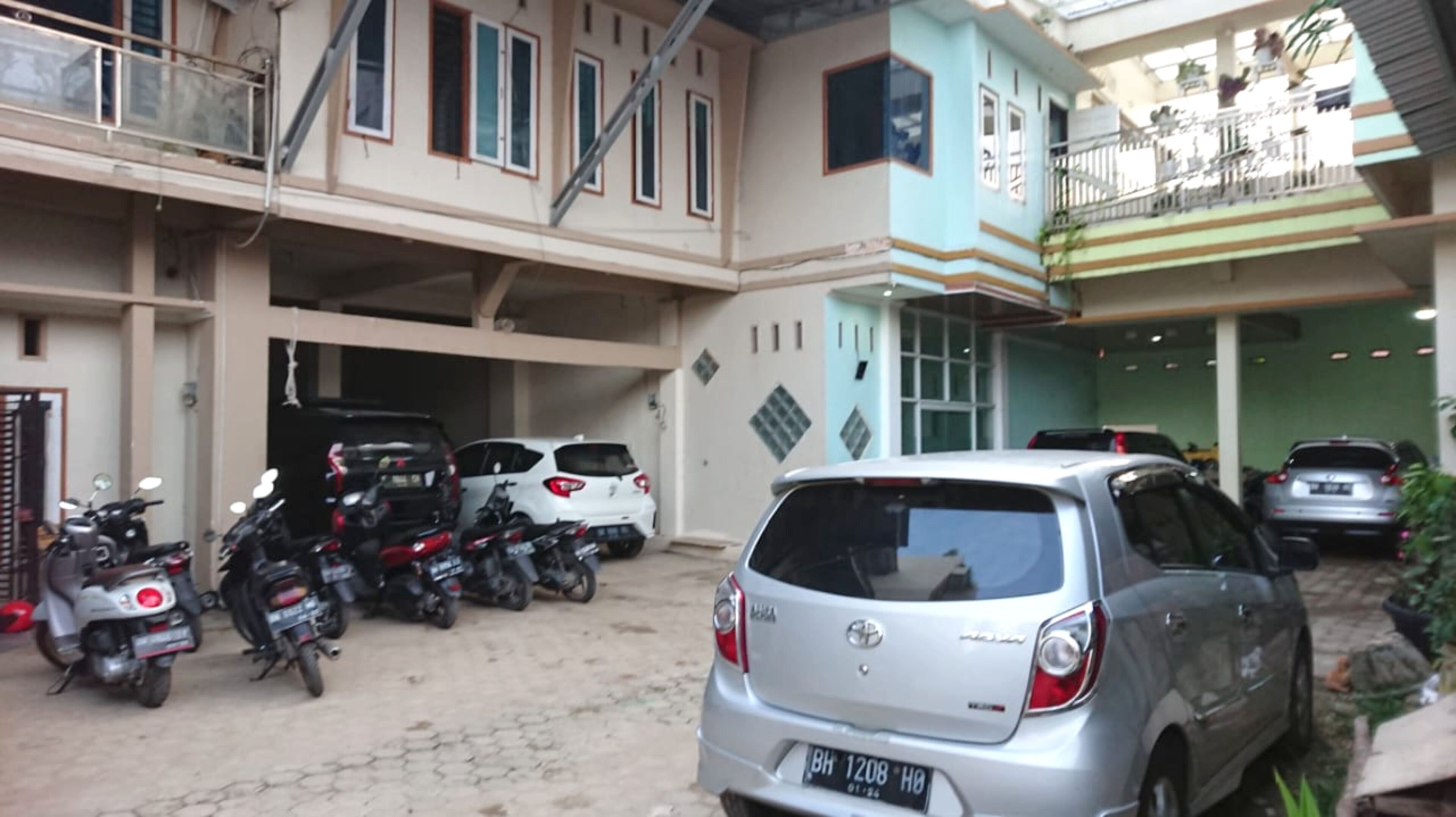 Al-Razzaq Guest House By OYO