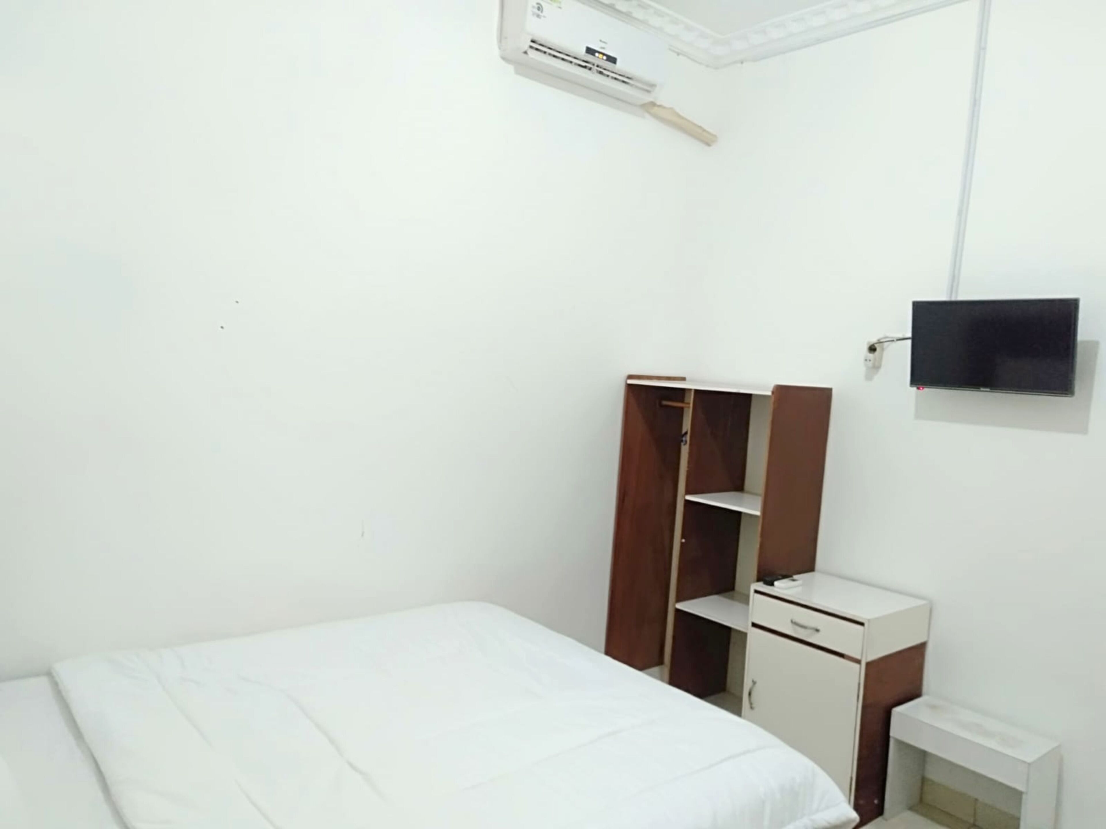 Al-Razzaq Guest House By OYO
