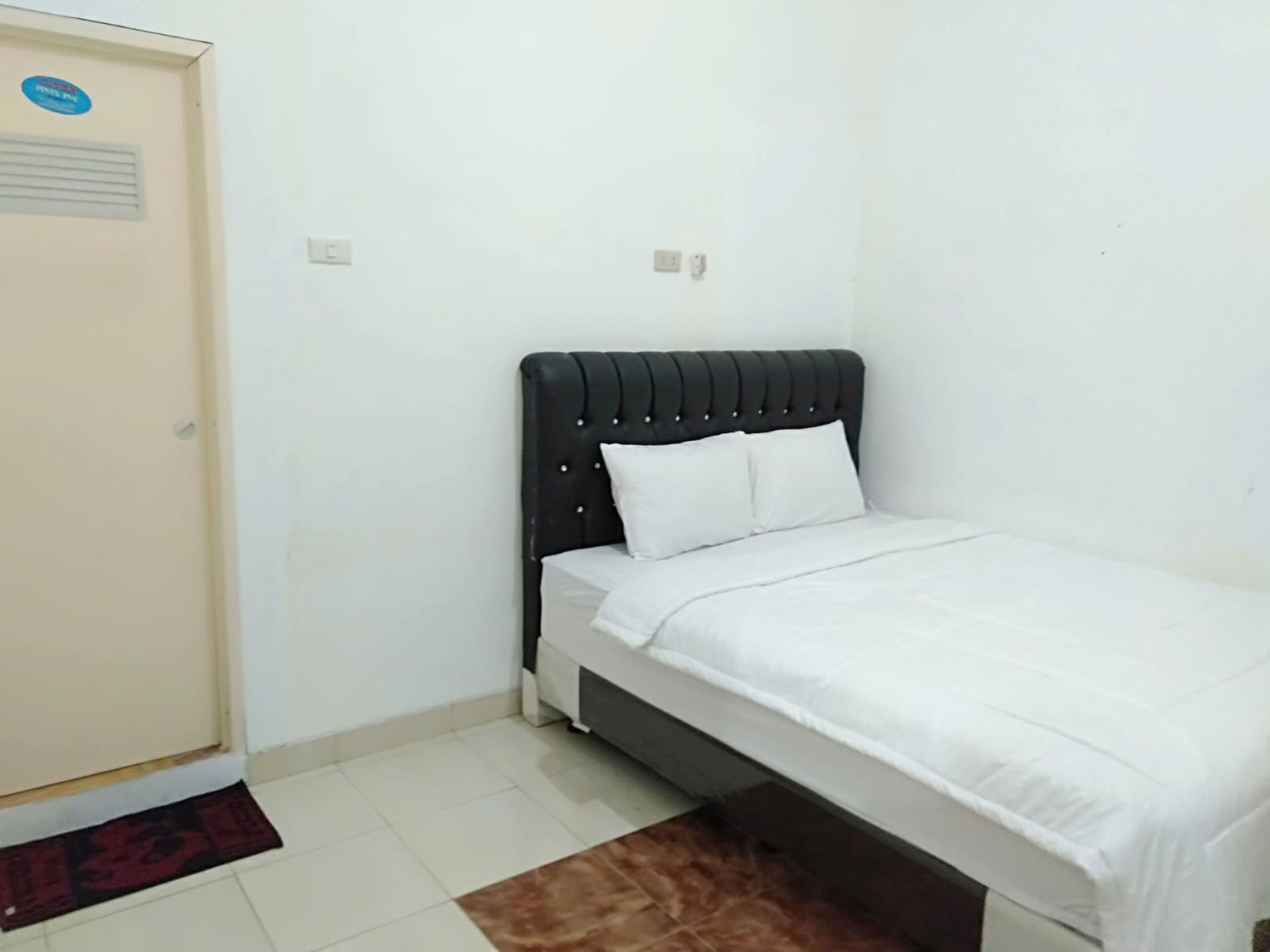 Al-Razzaq Guest House By OYO