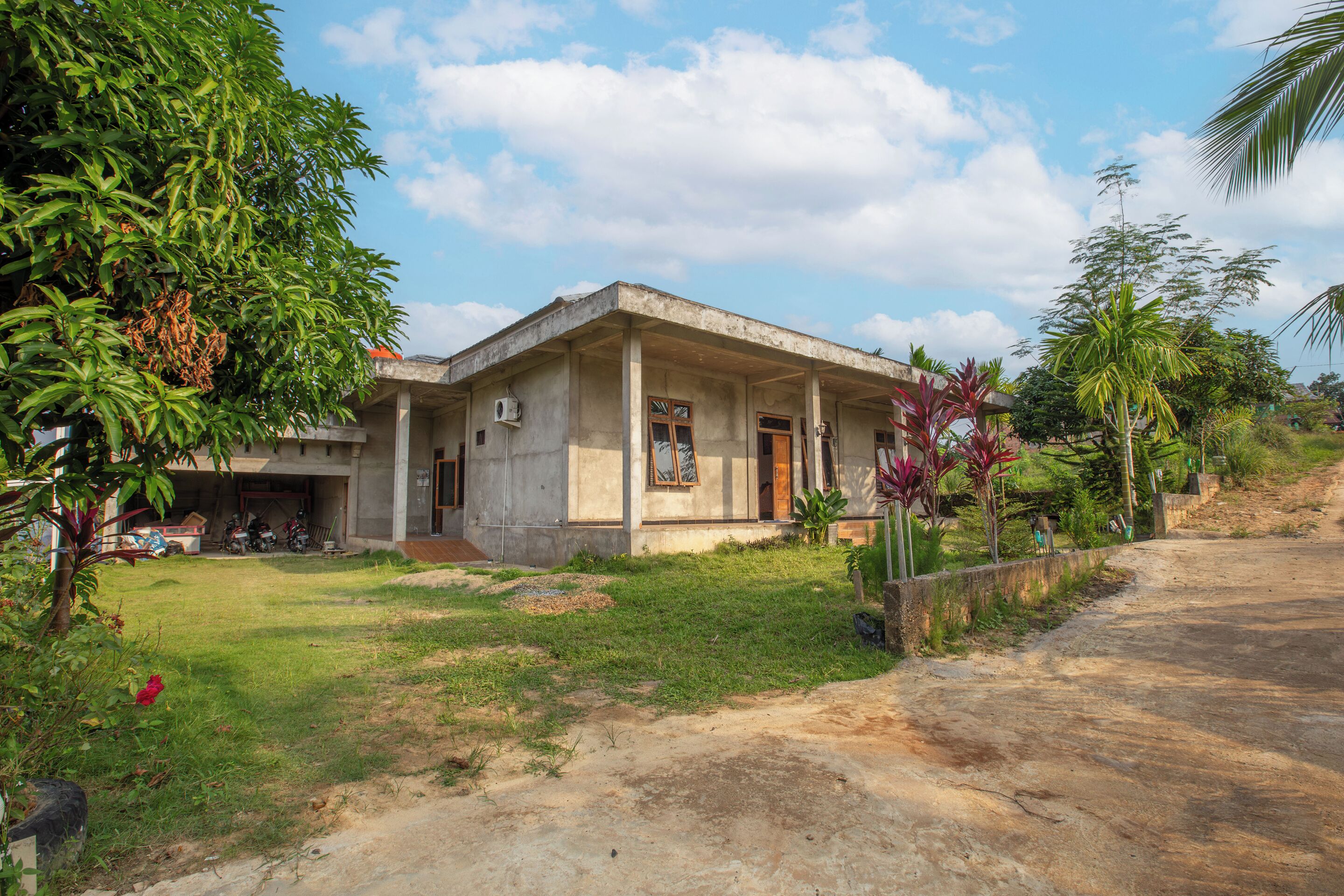 Homestay Romauli Kampung Radja By OYO