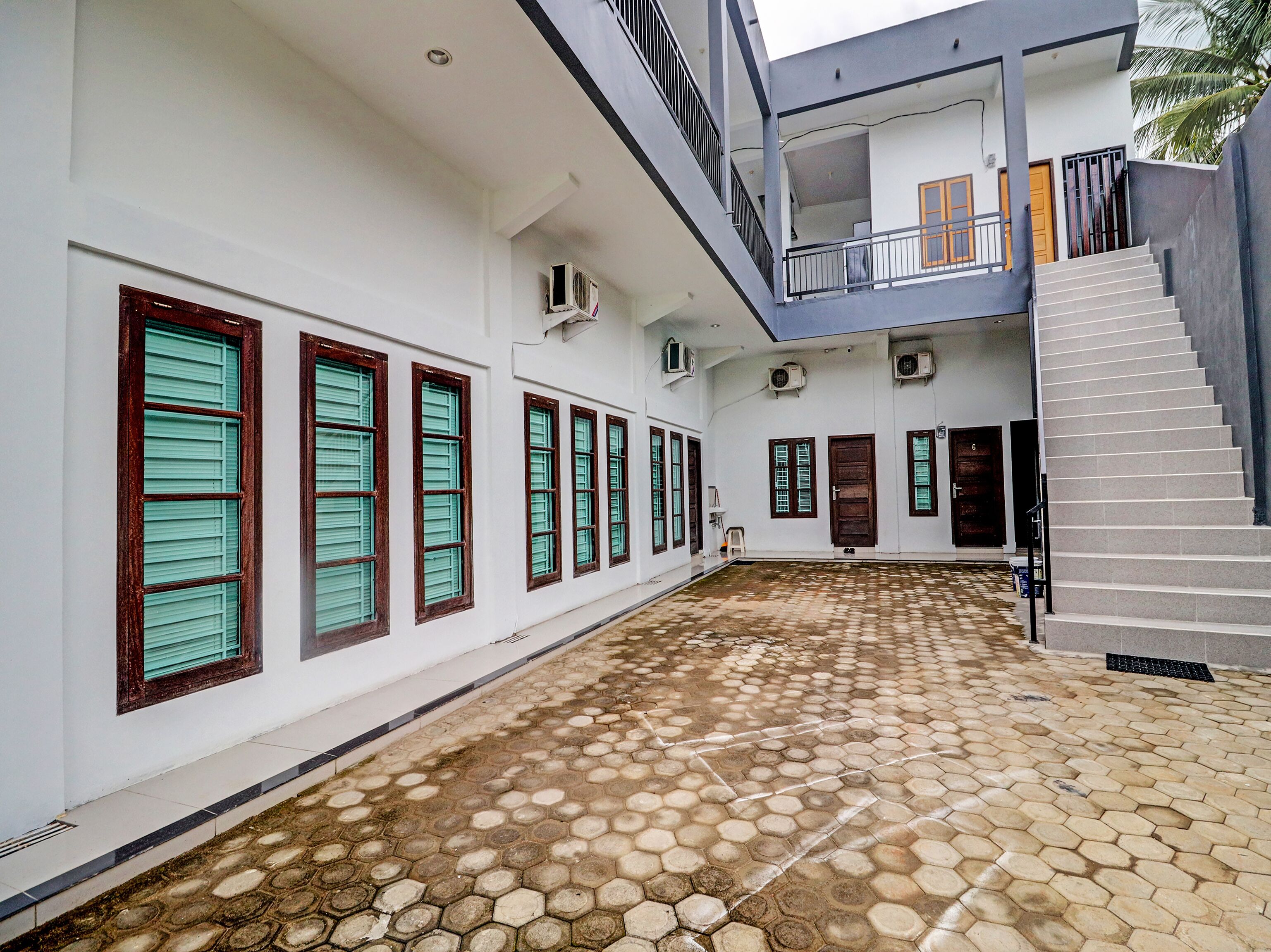 Reny Kost Syariah by OYO