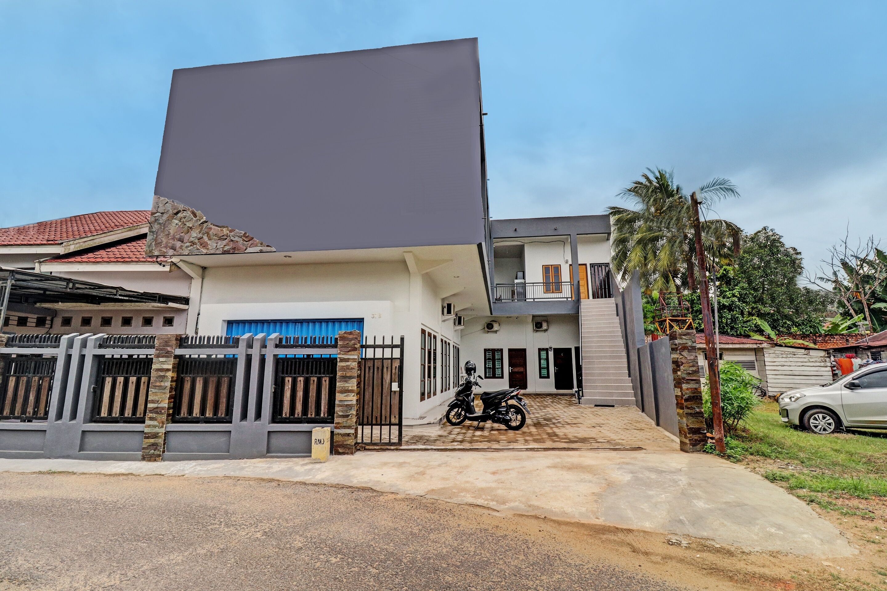 Reny Kost Syariah by OYO