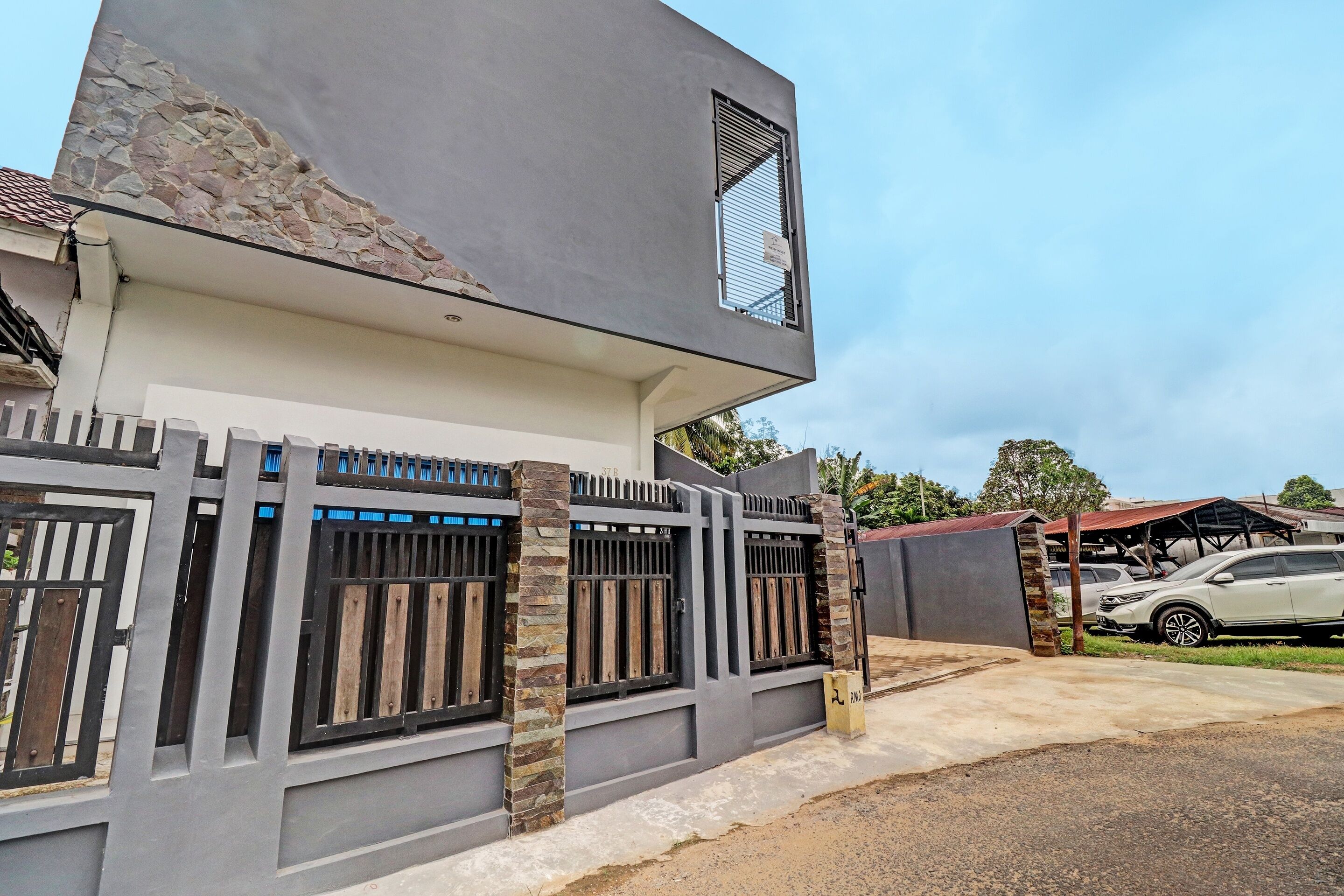 Reny Kost Syariah by OYO