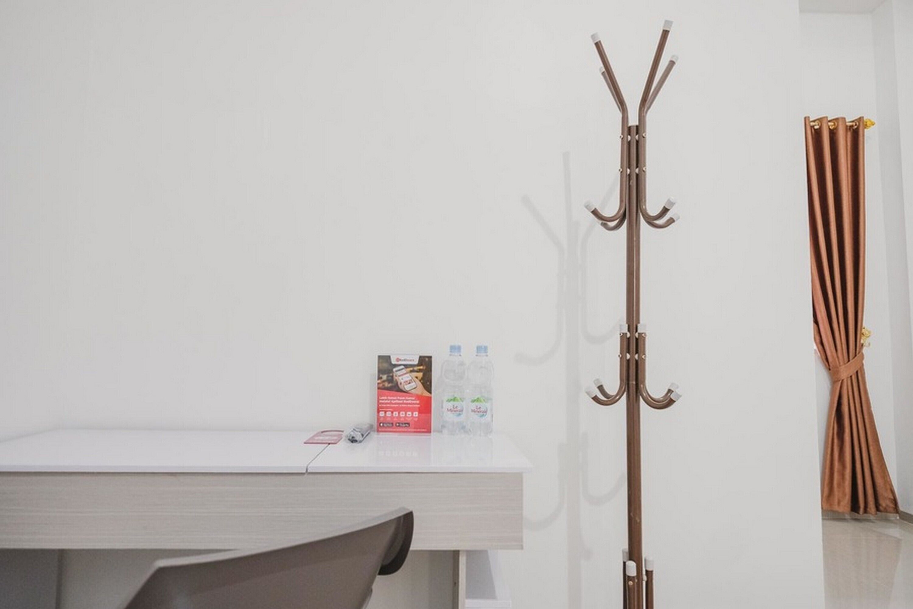 Rose Garden by RedDoorz