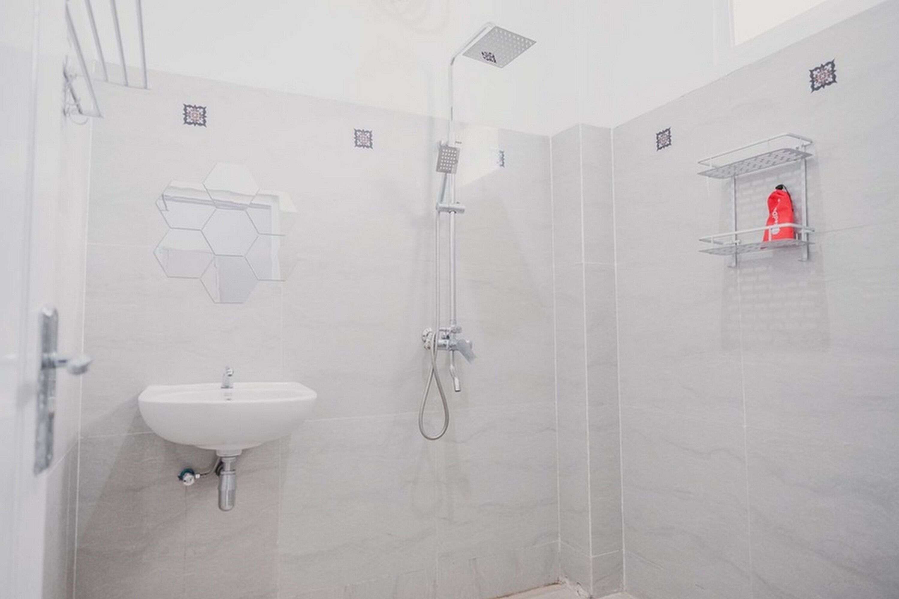 Rose Garden by RedDoorz