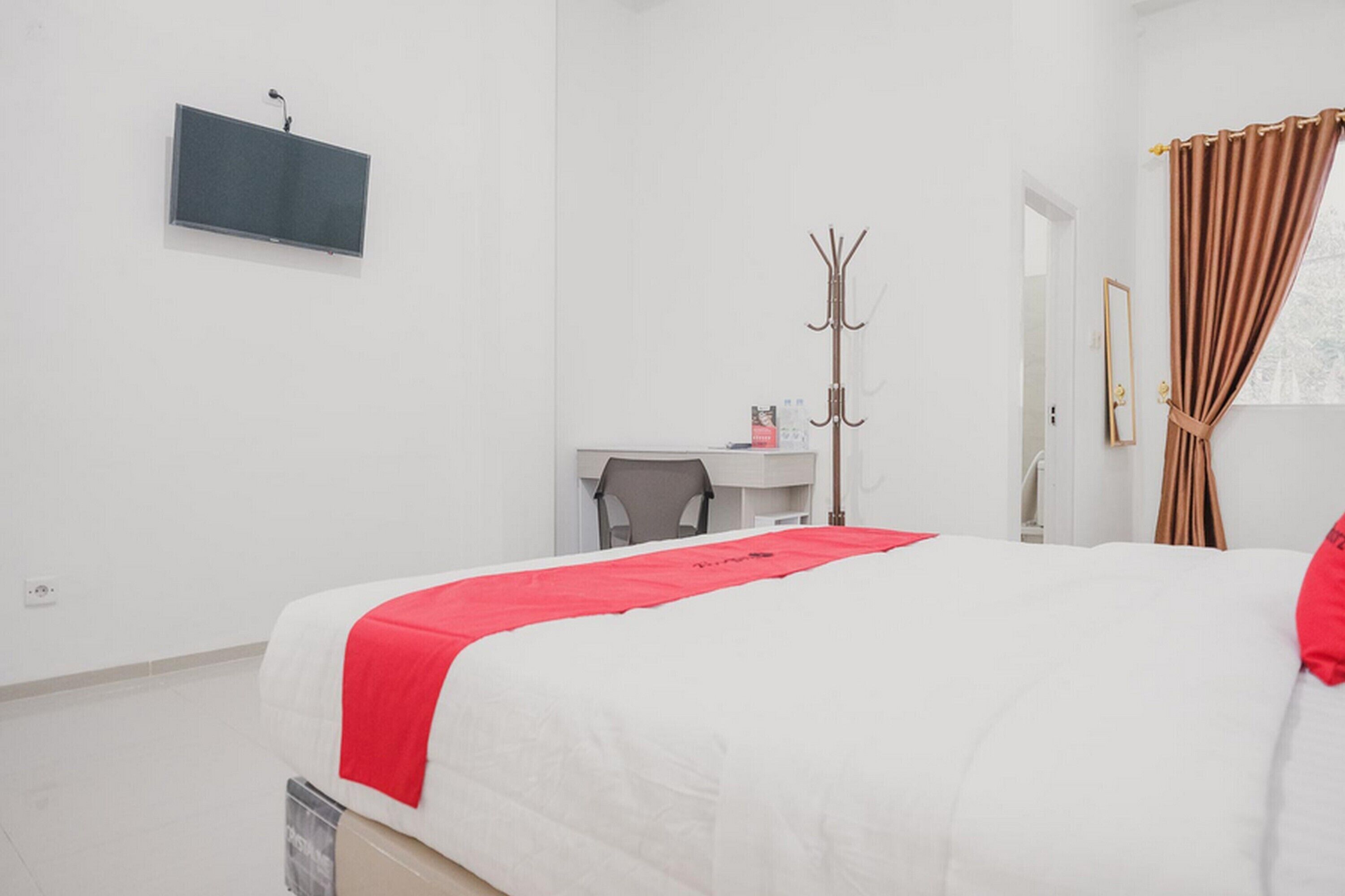 Rose Garden by RedDoorz