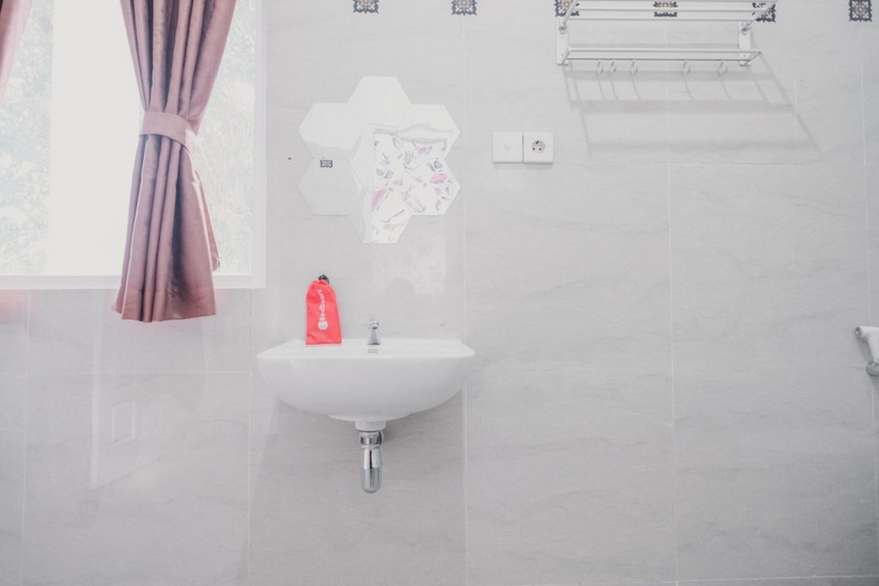 Rose Garden by RedDoorz