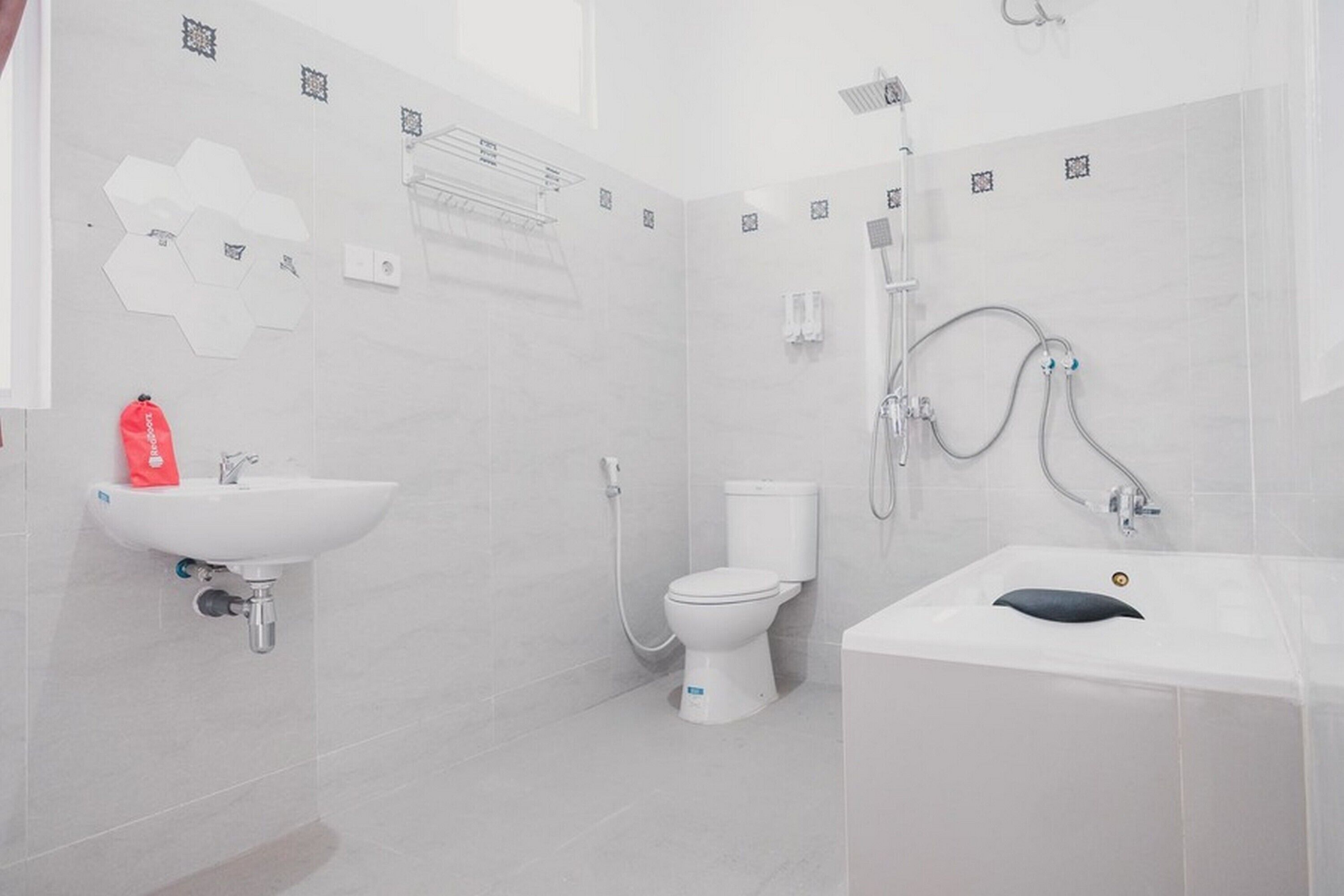 Rose Garden by RedDoorz