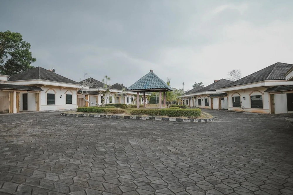 Royal Garden Resort By RedDoorz