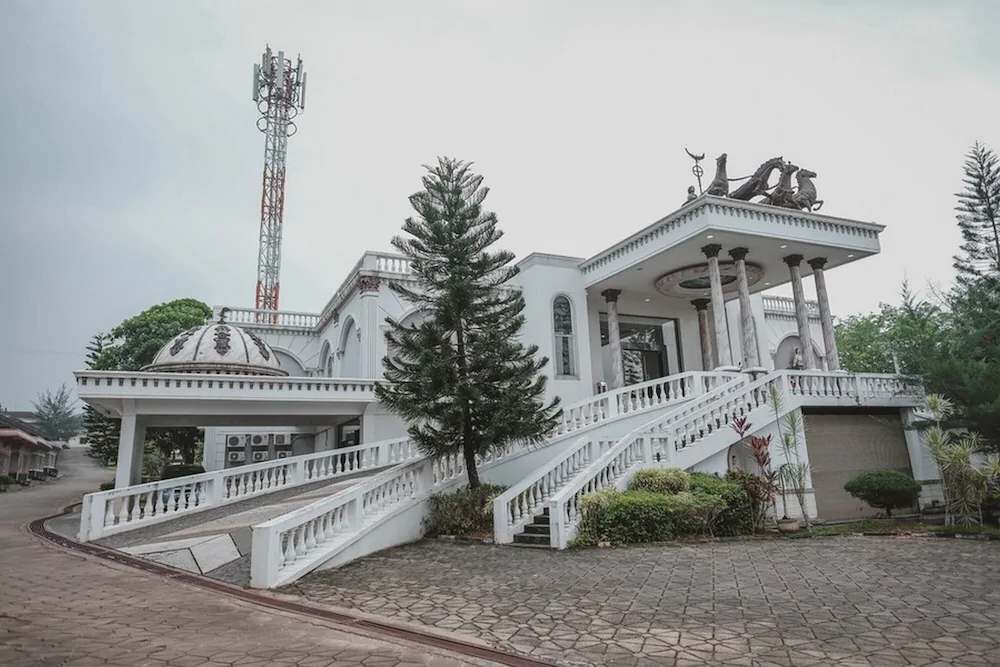 Royal Garden Resort By RedDoorz