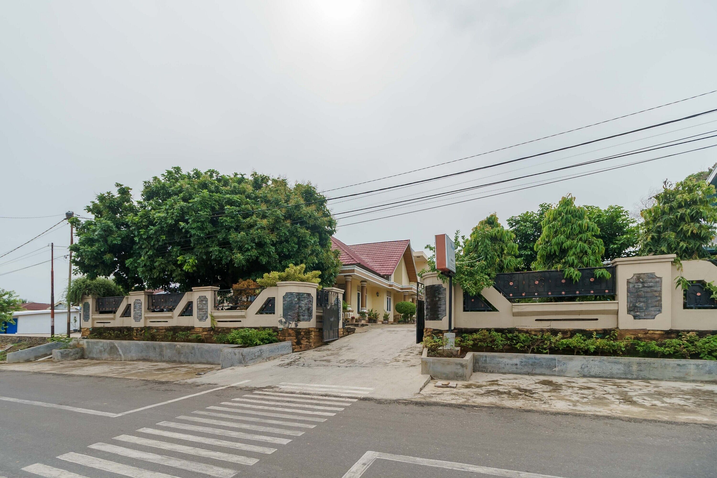 Wisma Dame by RedDoorz