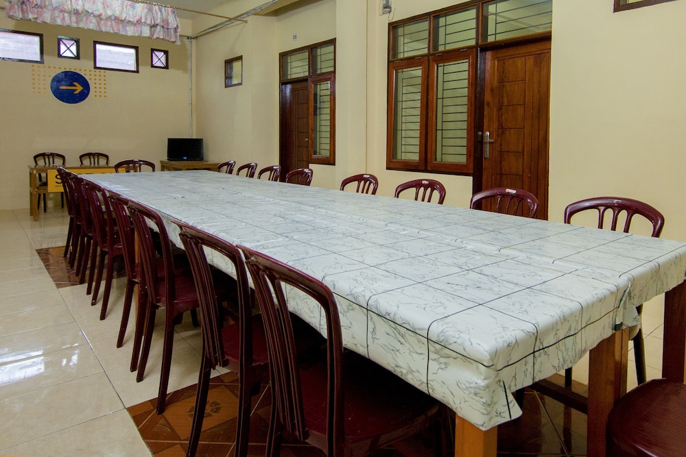 Hotel Stadion by OYO Rooms