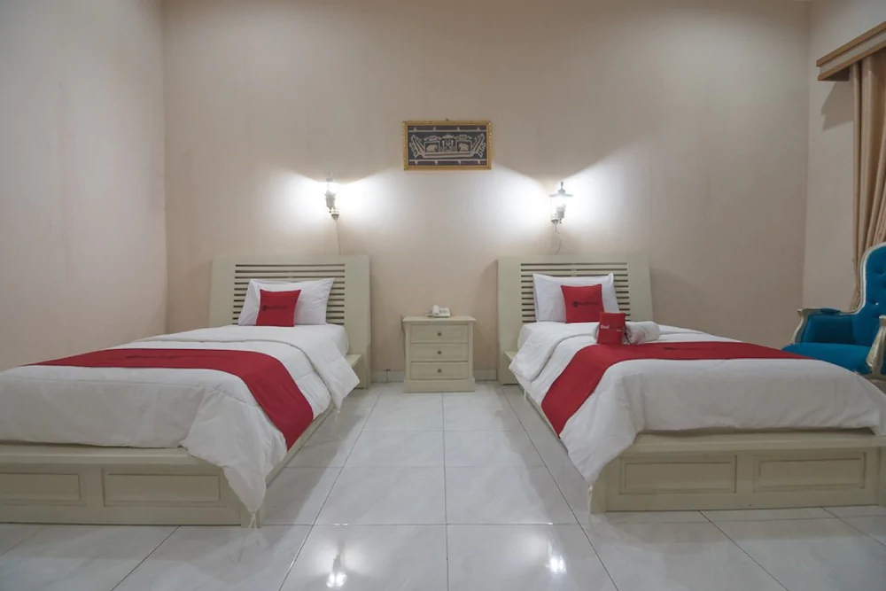 Krakatau Kahai Beach Hotel by RedDoorz