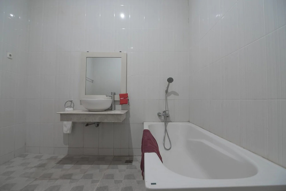 Krakatau Kahai Beach Hotel by RedDoorz