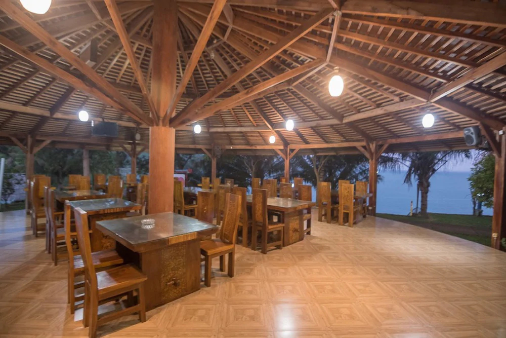 Krakatau Kahai Beach Hotel by RedDoorz