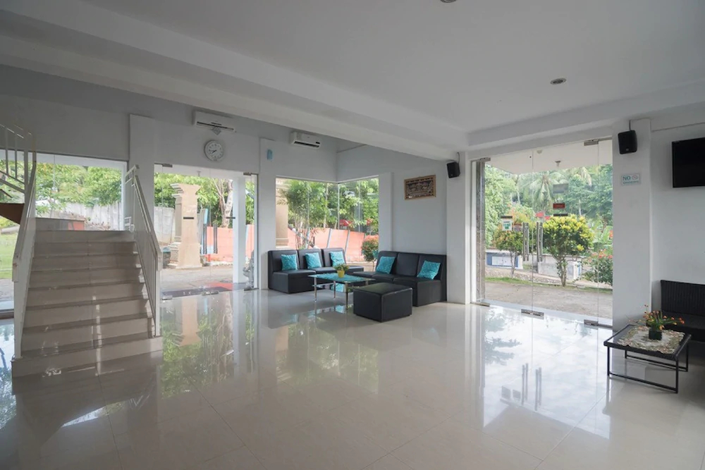 Krakatau Kahai Beach Hotel by RedDoorz