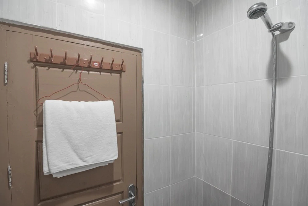 Krakatau Kahai Beach Hotel by RedDoorz