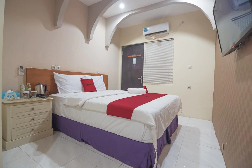 Krakatau Kahai Beach Hotel by RedDoorz