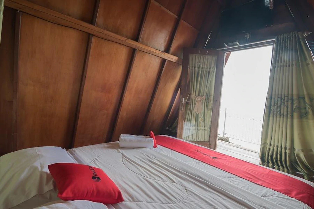 Krakatau Kahai Beach Hotel by RedDoorz