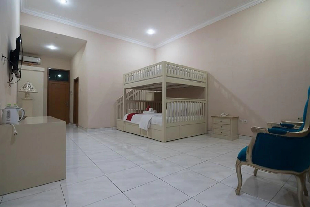 Krakatau Kahai Beach Hotel by RedDoorz